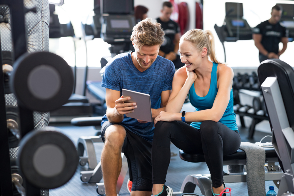 Houston personal trainer helping workout